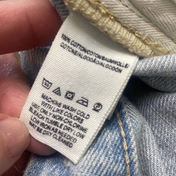 We The Free button fly light wash distressed denim shorts size 29 - Picture 8 of 8